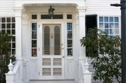 featured image for the blog article: Update Storm and Screen Door Hardware