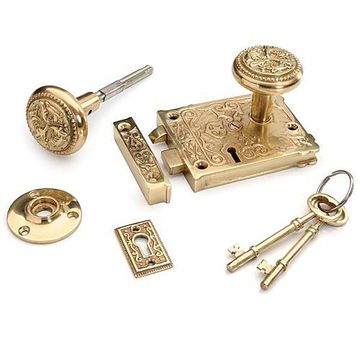 POL&LACQ BRASS ORNATE RIM LOCK/KNOB SET W/ROSETTEimage