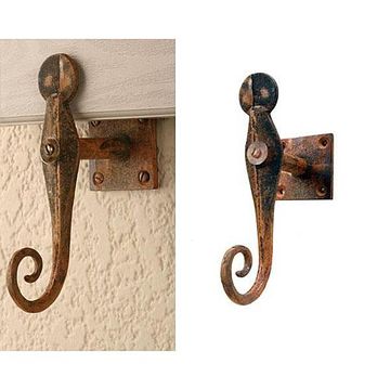 RUSTED & WAXED IRON-RAT TAIL SHUTTER DOGimage