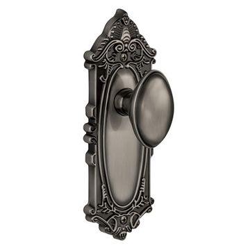 Grandeur Grande Victorian Privacy Interior Door Set With Eden Prairie Knobimage